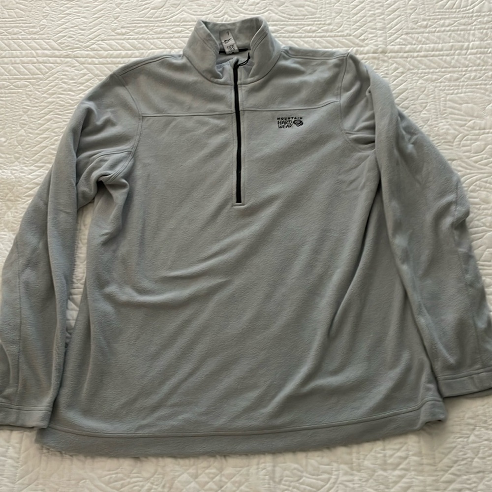 Mountain Hardwear Men's Light Blue 1/4 Zip Fleece pullover